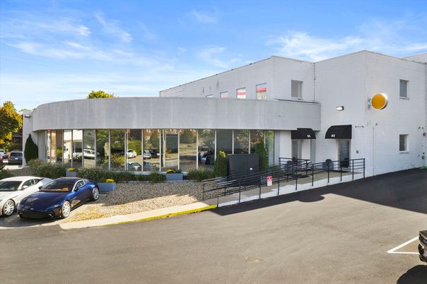 Exterior, Facade, Modern