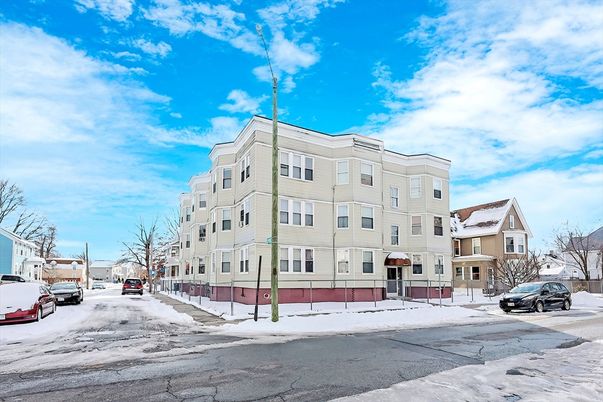 Exterior, Facade, Rowhouse
