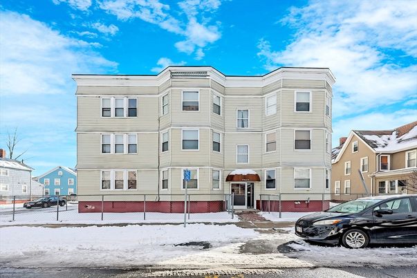 Exterior, Facade, Rowhouse