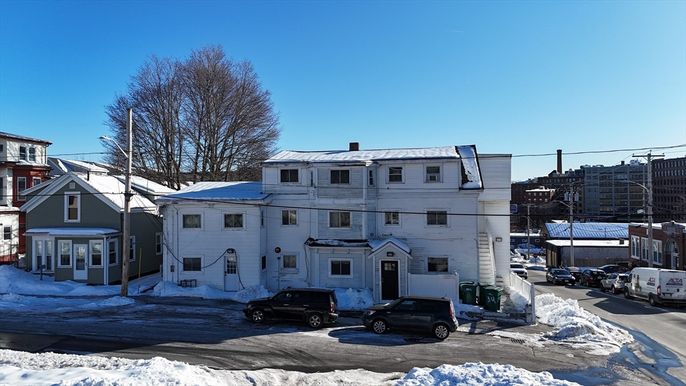 Exterior, Facade, American Foursquare
