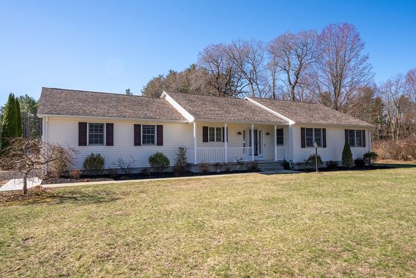 Backyard, Exterior, Facade, Ranch
