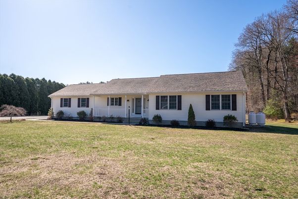 Backyard, Exterior, Facade, Cape Cod