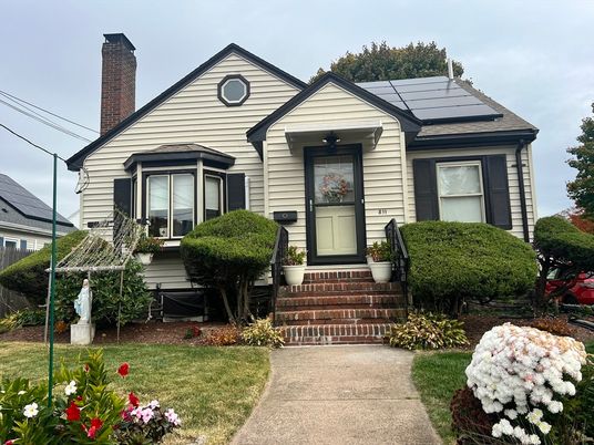 Exterior, Facade, Queen Anne Victorian
