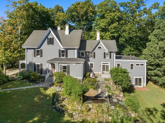 Backyard, Exterior, Facade, Queen Anne Victorian
