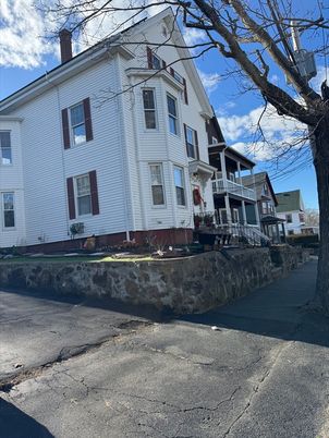 Exterior, Facade, Queen Anne Victorian