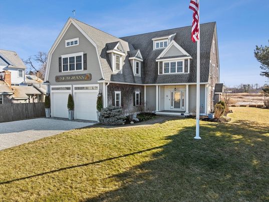 Attached, Exterior, Facade, Cape Cod