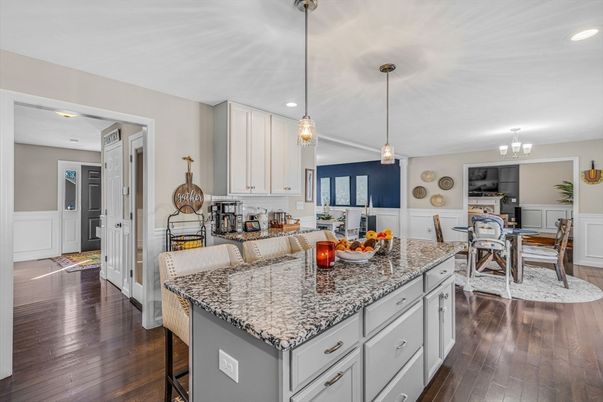 Chandelier, Dining room, Interior, Kitchen, Pendant Lights, Recessed Lighting, Wood Texture Flooring