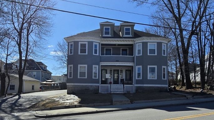 Exterior, Facade, American Foursquare
