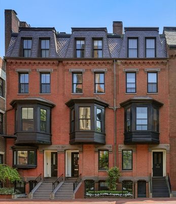 Exterior, Facade, Brick Facade, Rowhouse
