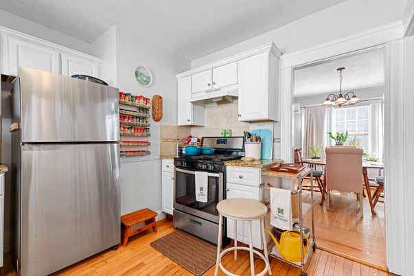 Chandelier, Dining room, Interior, Kitchen, Stainless Steel Appliances, Wood Texture Flooring