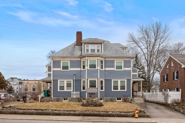 Exterior, Facade, Queen Anne Victorian