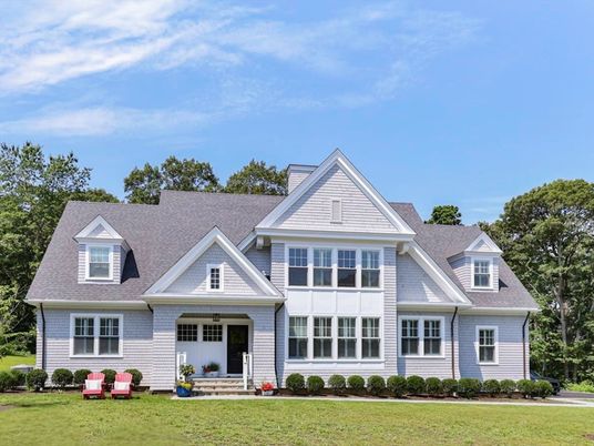 Exterior, Facade, Farmhouse