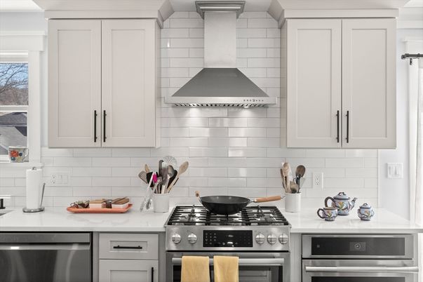 Interior, Kitchen, Living room, Pendant Lights, Recessed Lighting, Stainless Steel Appliances, Wood Texture Flooring