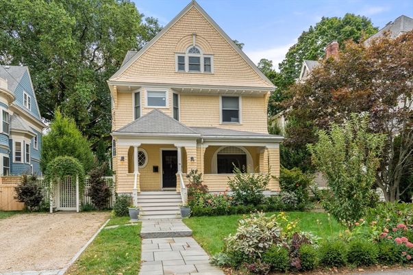 Exterior, Facade, Queen Anne Victorian