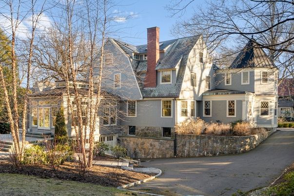 Exterior, Facade, Queen Anne Victorian
