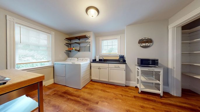 Interior, Washer, Wood Texture Flooring