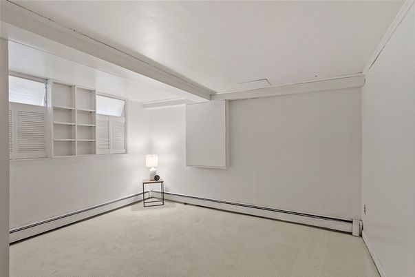 Empty room, Interior