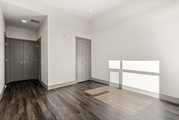 Empty room, Interior, Recessed Lighting, Wood Texture Flooring
