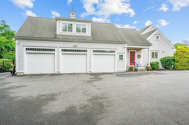 Attached, Exterior, Facade, Cape Cod