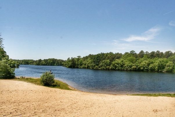 Exterior, Lake