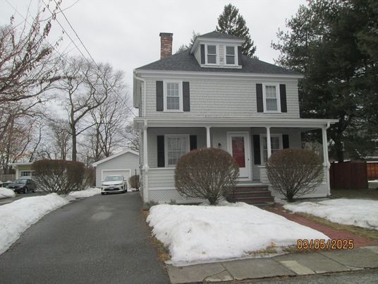 Exterior, Facade, American Foursquare