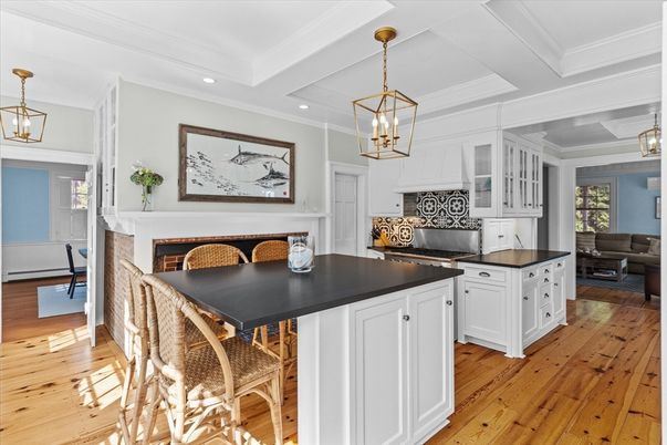 Interior, Kitchen, Living room, Pendant Lights, Recessed Lighting, Wood Texture Flooring