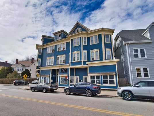 Exterior, Facade, Queen Anne Victorian