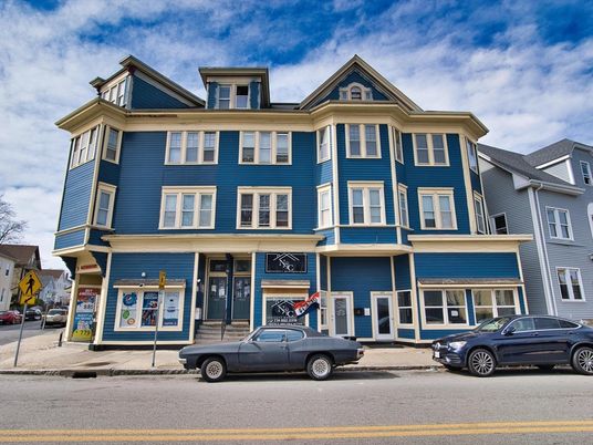 Exterior, Facade, Queen Anne Victorian