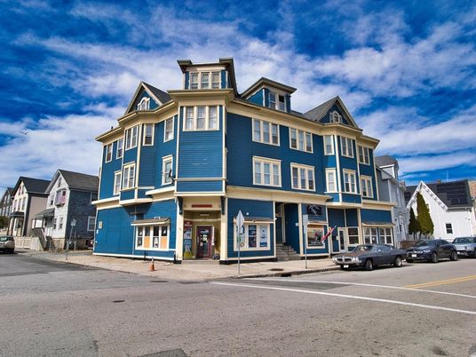 Exterior, Facade, Queen Anne Victorian