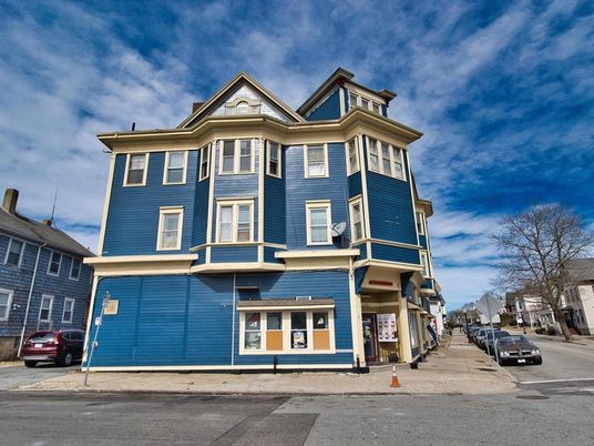 Exterior, Facade, Queen Anne Victorian