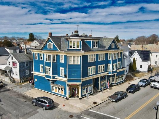 Exterior, Facade, Queen Anne Victorian