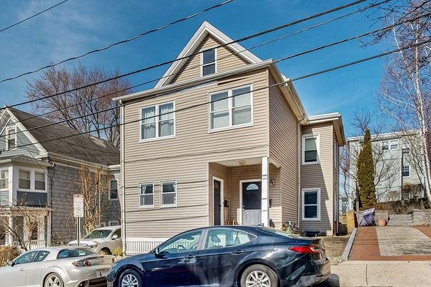 Exterior, Facade, Queen Anne Victorian
