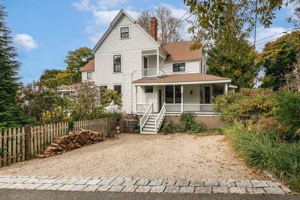 Backyard, Exterior, Facade, Queen Anne Victorian