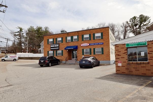 Exterior, Facade, Brick Facade, Rowhouse