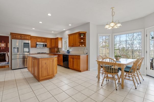 Dining room, Interior, Kitchen, Pendant Lights, Recessed Lighting, Stainless Steel Appliances