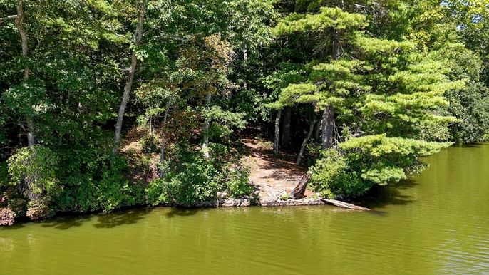 Exterior, Lake