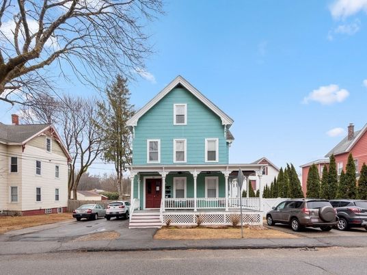 Exterior, Facade, Queen Anne Victorian