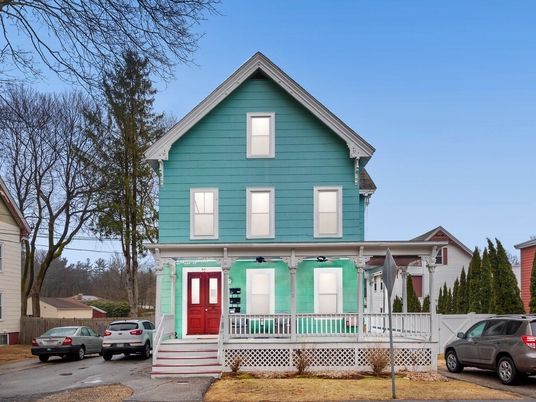 Exterior, Facade, Queen Anne Victorian