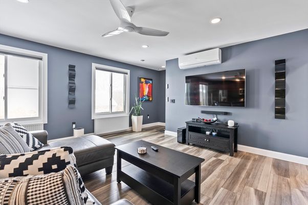 Interior, Living room, Recessed Lighting, Wood Texture Flooring