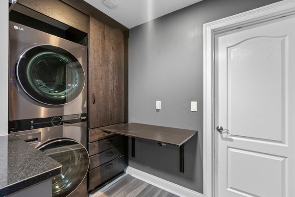 Interior, Washer, Wood Texture Flooring