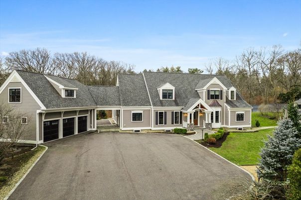 Attached, Exterior, Facade, Cape Cod