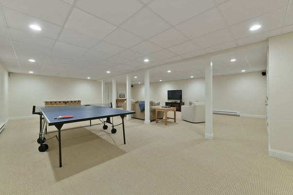 Game Room, Interior, Recessed Lighting