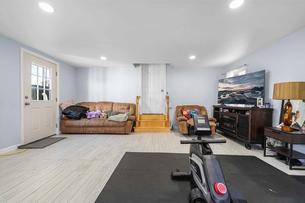 Fitness Equipment, Interior, Recessed Lighting, Wood Texture Flooring