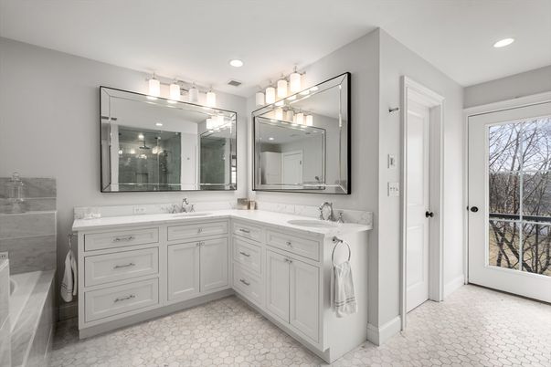 Bathroom, Dual Sink Vanities, Interior, Recessed Lighting