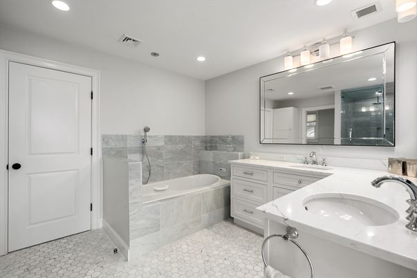 Bathroom, Dual Sink Vanities, Interior, Recessed Lighting