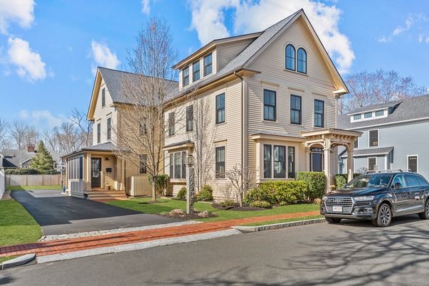 Exterior, Facade, Queen Anne Victorian