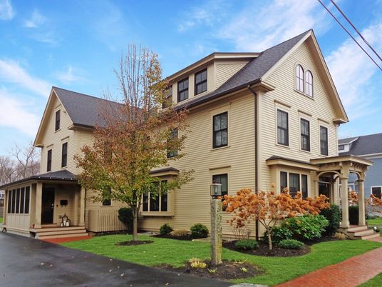 Exterior, Facade, Queen Anne Victorian