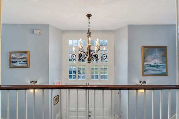 Chandelier, Interior