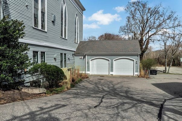 Attached, Exterior, Facade, Cape Cod