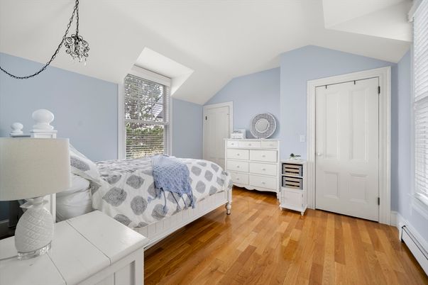 Bedroom, Interior, Pendant Lights, Wood Texture Flooring